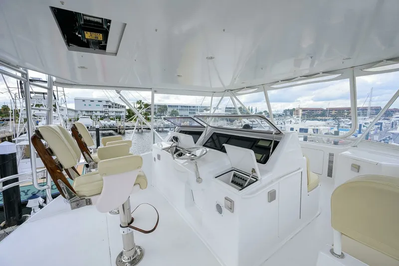 Slide: The Image of Viking 56 MATTER OF TIME - Flybridge - Helm 2004 Viking 56 MATTER OF TIME - 7652202