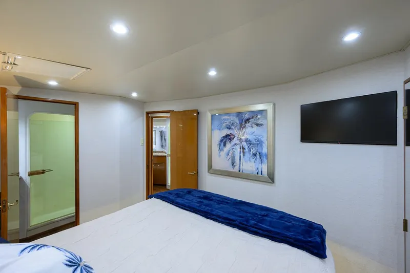 Slide: The Image of Viking 56 MATTER OF TIME - Master Stateroom 2004 Viking 56 MATTER OF TIME - 5783075