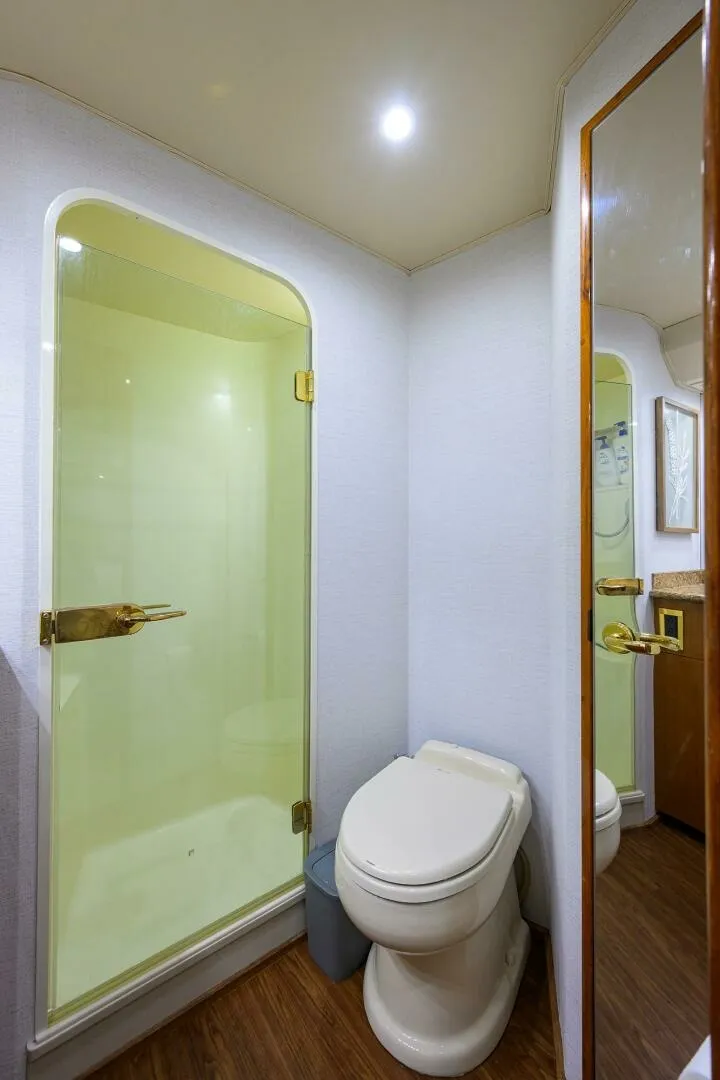 Slide: The Image of Viking 56 MATTER OF TIME - Master Ensuite Head 2004 Viking 56 MATTER OF TIME - 7652236