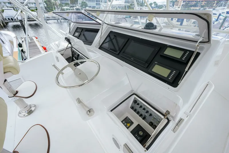 Slide: The Image of Viking 56 MATTER OF TIME - Flybridge - Helm 2004 Viking 56 MATTER OF TIME - 7652201