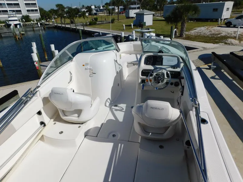 Slide: The Image of Robalo R207 2014 - 5783355