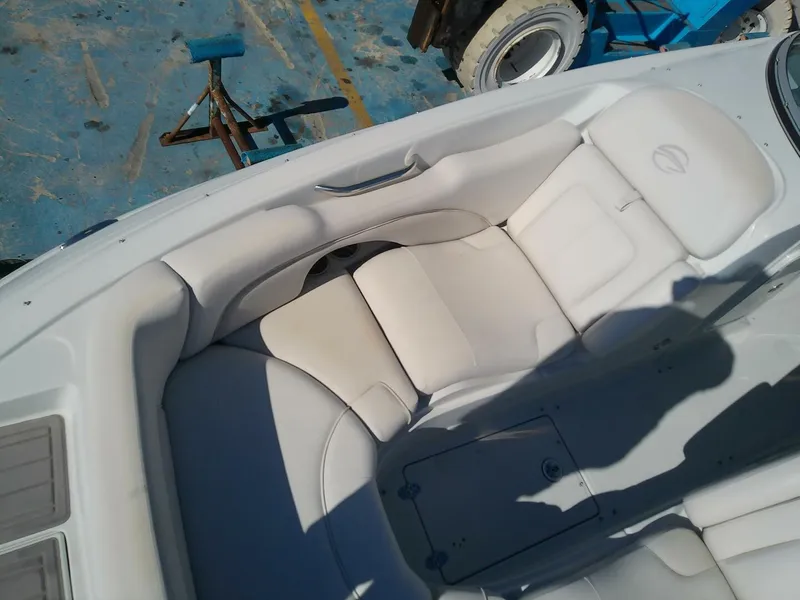 Slide: The Image of Crownline Boats Eclipse E6 XS 2017 - 5783490