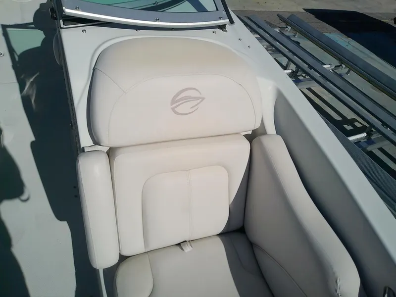 Slide: The Image of Crownline Boats Eclipse E6 XS 2017 - 5783494