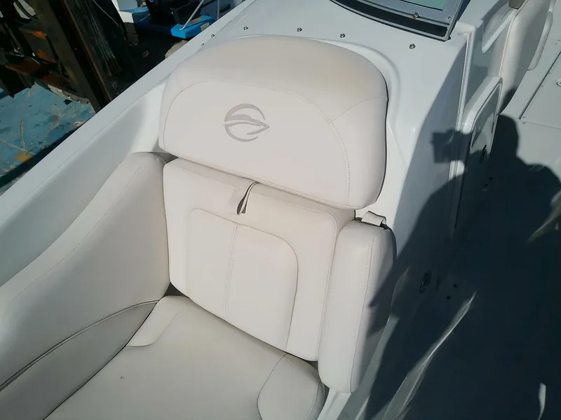 Slide: The Image of Crownline Boats Eclipse E6 XS 2017 - 5783495