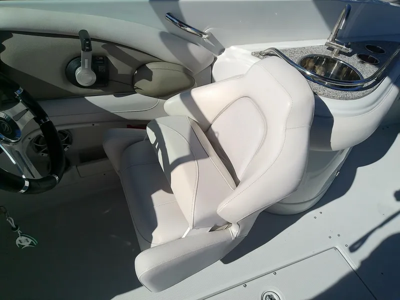 Slide: The Image of Crownline Boats Eclipse E6 XS 2017 - 5783499