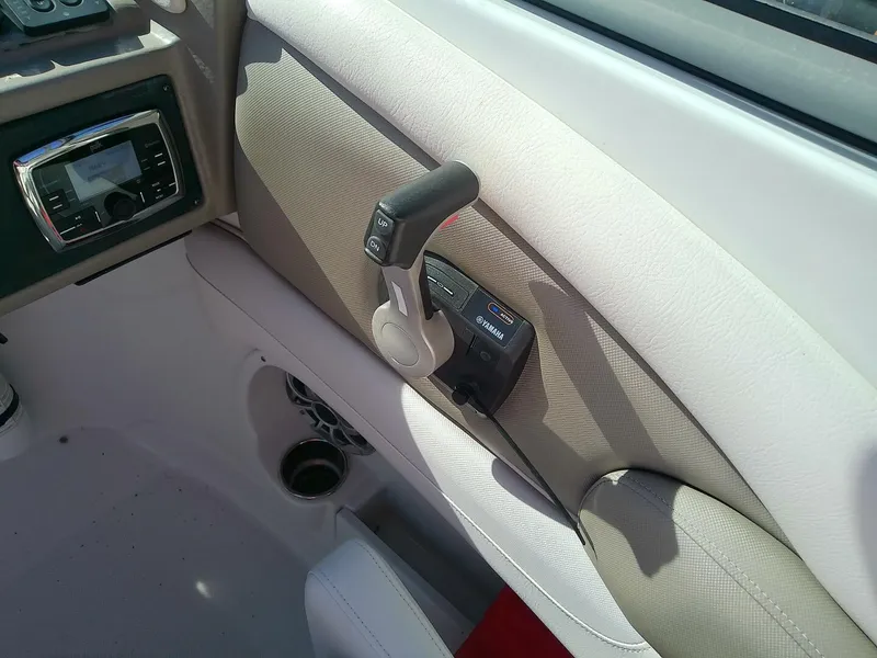 Slide: The Image of Crownline Boats Eclipse E6 XS 2017 - 5783507