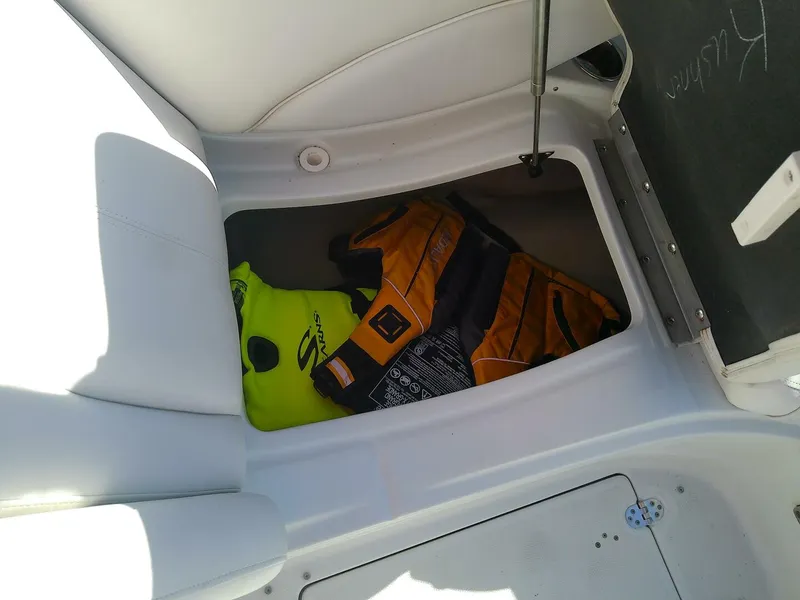 Slide: The Image of Crownline Boats Eclipse E6 XS 2017 - 5783528