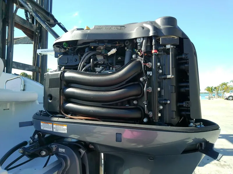 Slide: The Image of Crownline Boats Eclipse E6 XS 2017 - 5783531