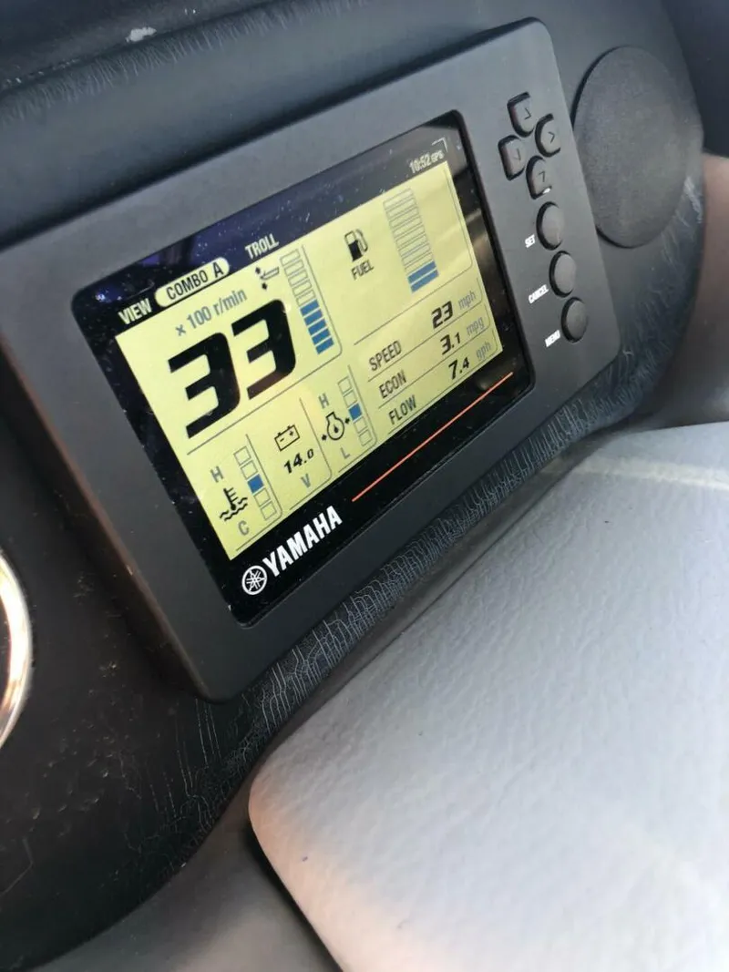 Slide: The Image of Crownline Boats Eclipse E6 XS 2017 - 5783537