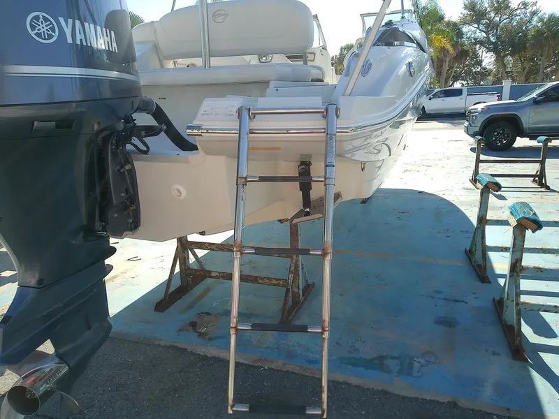 Slide: The Image of Crownline Boats Eclipse E6 XS 2017 - 5783474