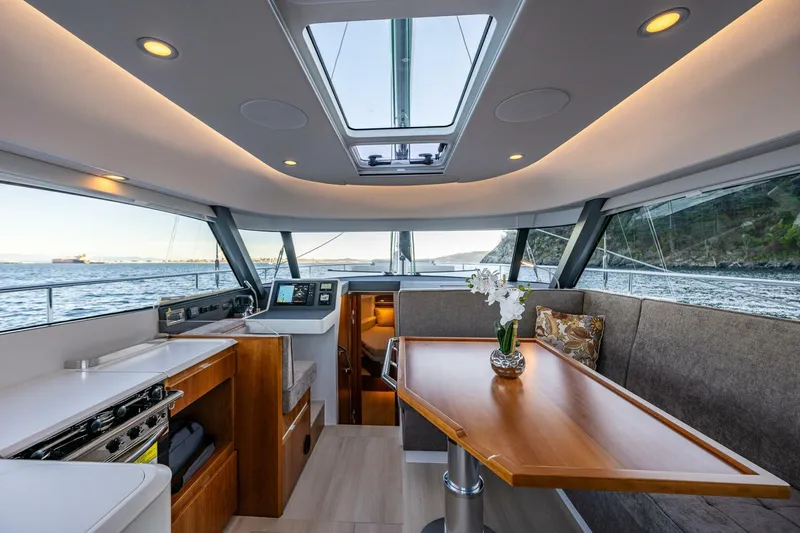 Slide: The Image of Moody 41DS 2024 - 5783649