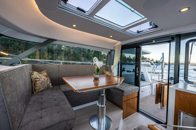 Slide: The Image of Moody 41DS 2024 - 5783651