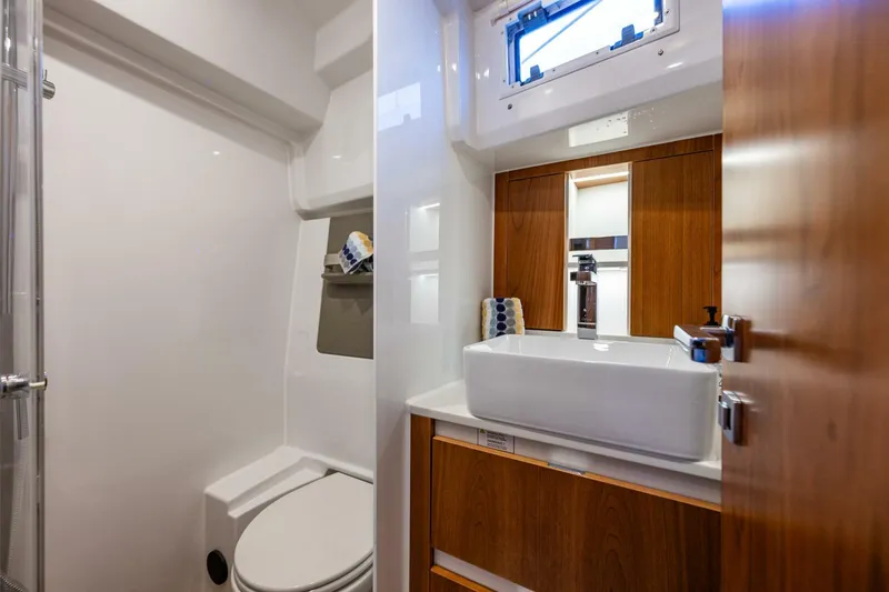 Slide: The Image of Moody 41DS 2024 - 5783669