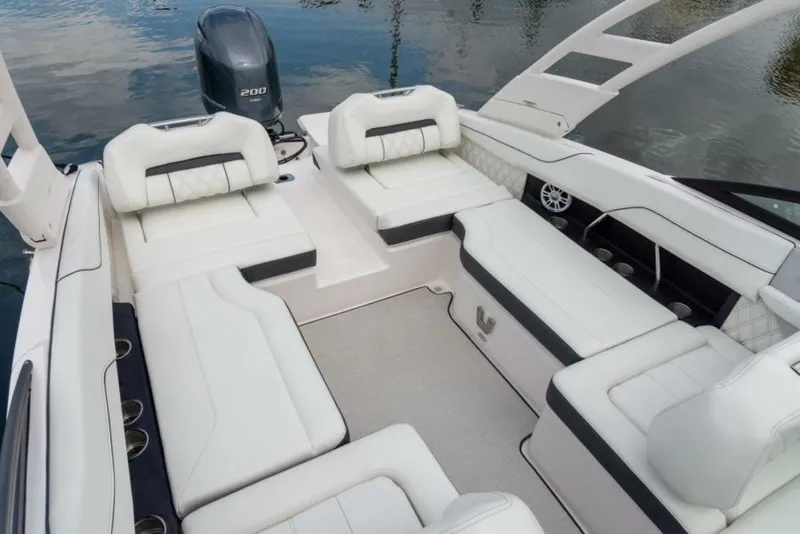 Slide: The Image of Regal LX2 Ultimate 2026 - 5783781