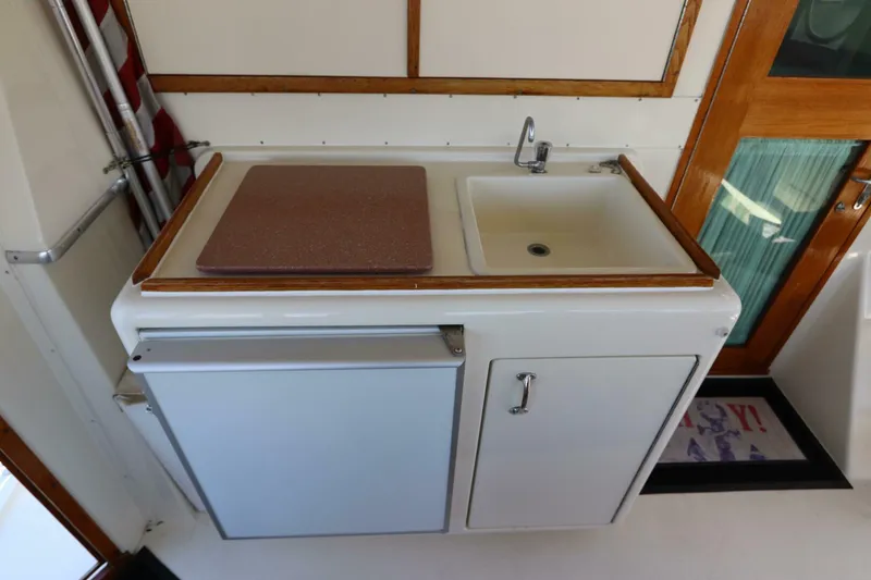 Slide: The Image of Hatteras 43 Motor Yacht 1985 - 5784579