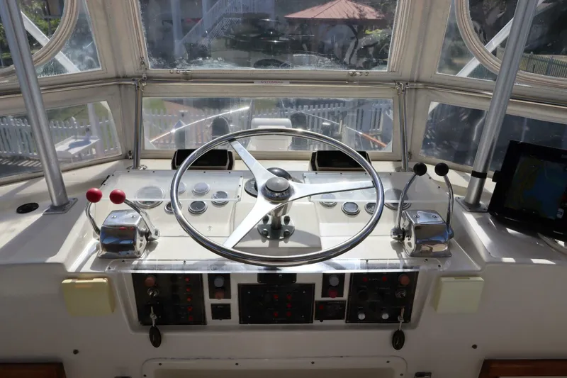 Slide: The Image of Hatteras 43 Motor Yacht 1985 - 5784590