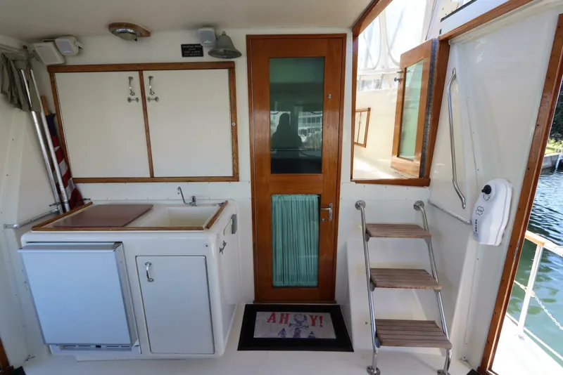 Slide: The Image of Hatteras 43 Motor Yacht 1985 - 5784605