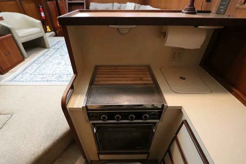 Slide: The Image of Hatteras 43 Motor Yacht 1985 - 5784612