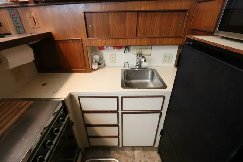 Slide: The Image of Hatteras 43 Motor Yacht 1985 - 5784614