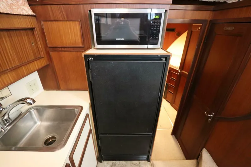 Slide: The Image of Hatteras 43 Motor Yacht 1985 - 5784615