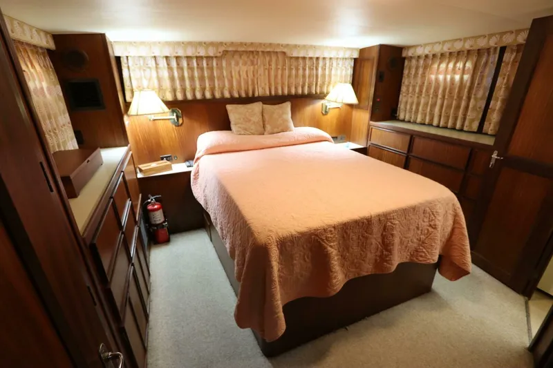 Slide: The Image of Hatteras 43 Motor Yacht 1985 - 5784628