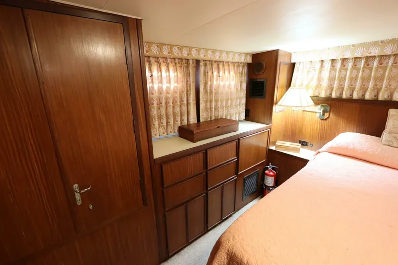 Slide: The Image of Hatteras 43 Motor Yacht 1985 - 5784629