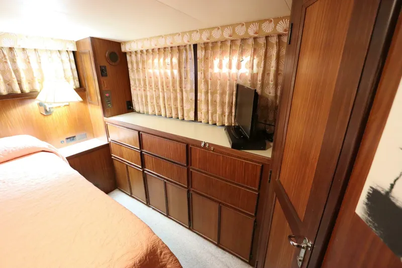 Slide: The Image of Hatteras 43 Motor Yacht 1985 - 5784630