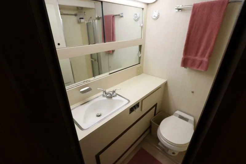 Slide: The Image of Hatteras 43 Motor Yacht 1985 - 5784634