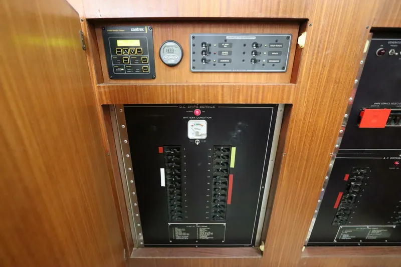 Slide: The Image of Hatteras 43 Motor Yacht 1985 - 5784636