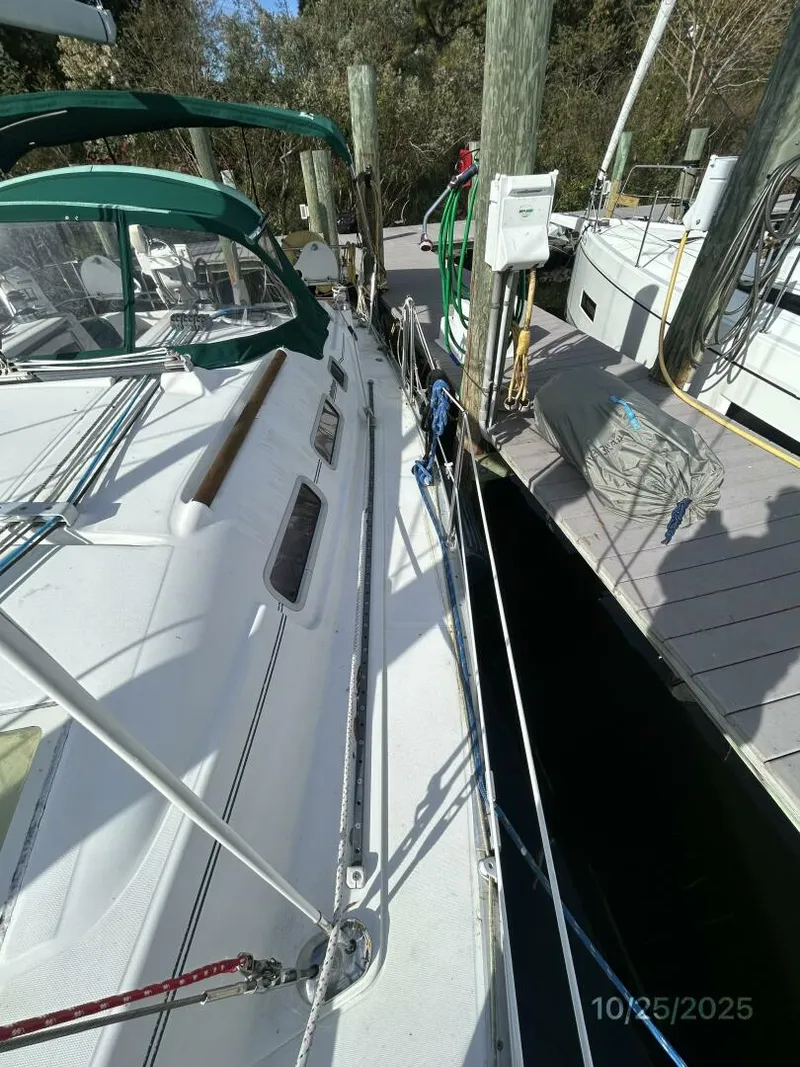 Slide: The Image of 37' Beneteau port side deck1 - 5786398