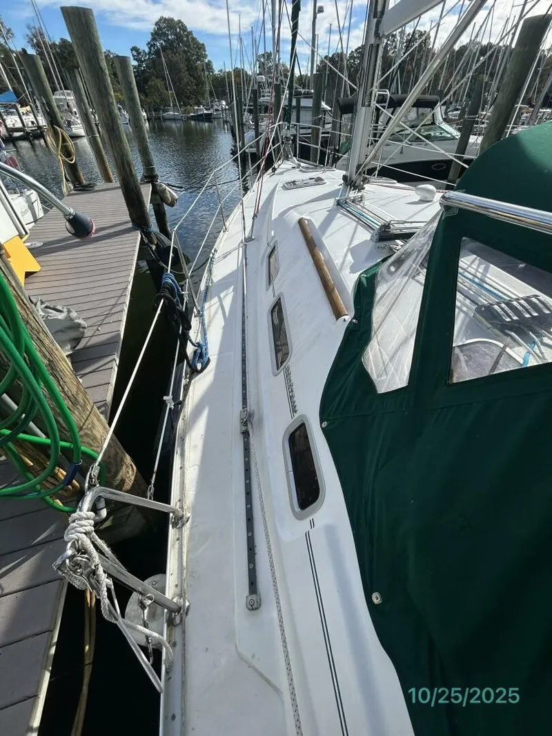 Slide: The Image of 37' Beneteau port side deck2 - 5786399