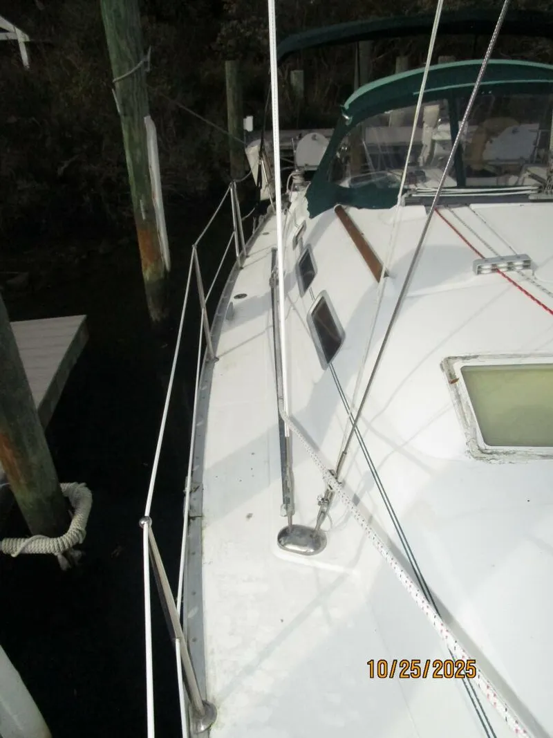 Slide: The Image of 37' Beneteau starboard side deck1 - 5786416