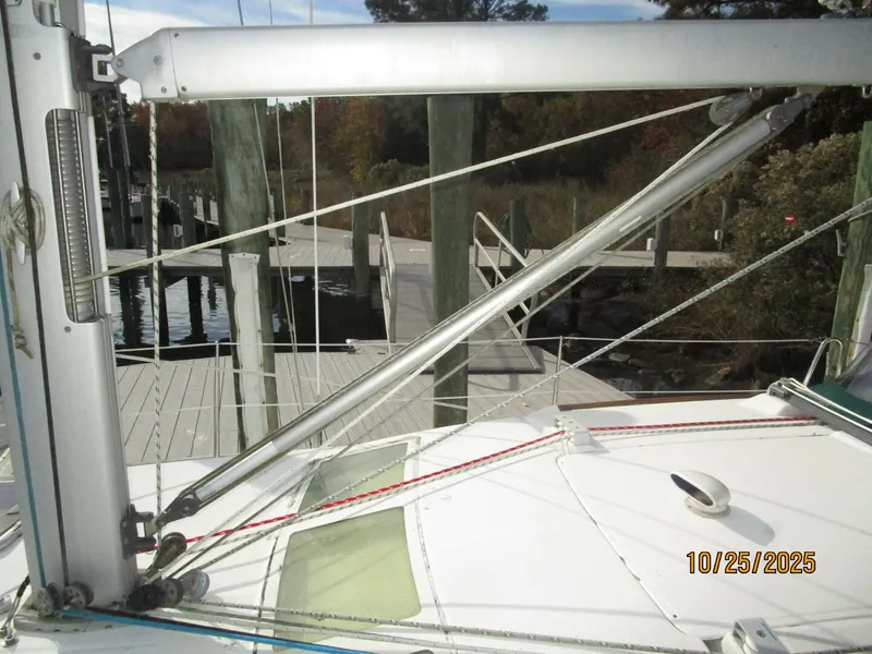 Slide: The Image of 37' Beneteai boom vang1 - 5786359