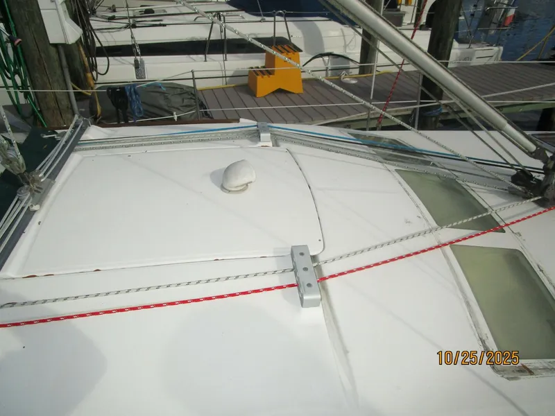 Slide: The Image of 37' Beneteau lines leading aft - 5786390