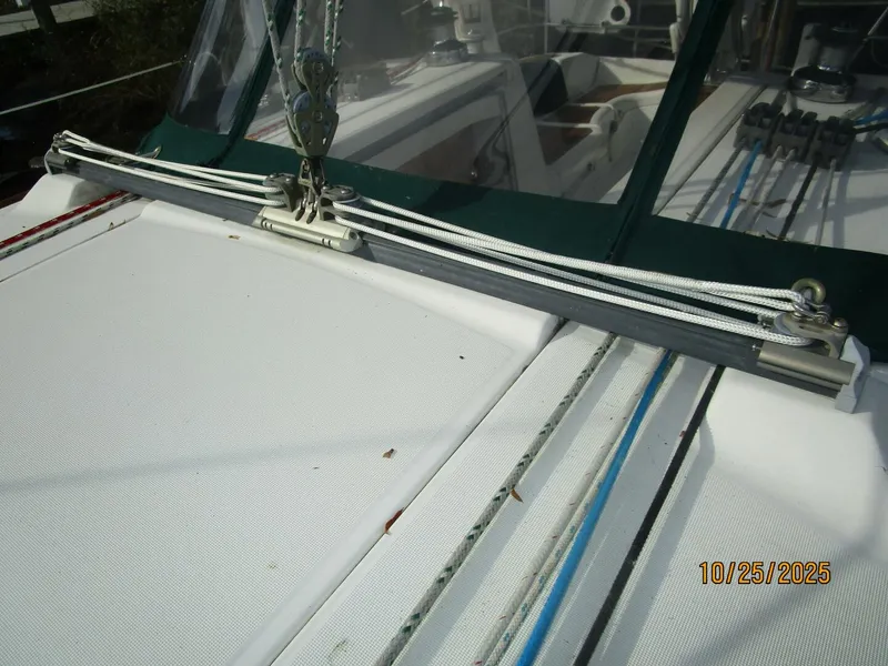 Slide: The Image of 37' Beneteau traveler2 - 5786418