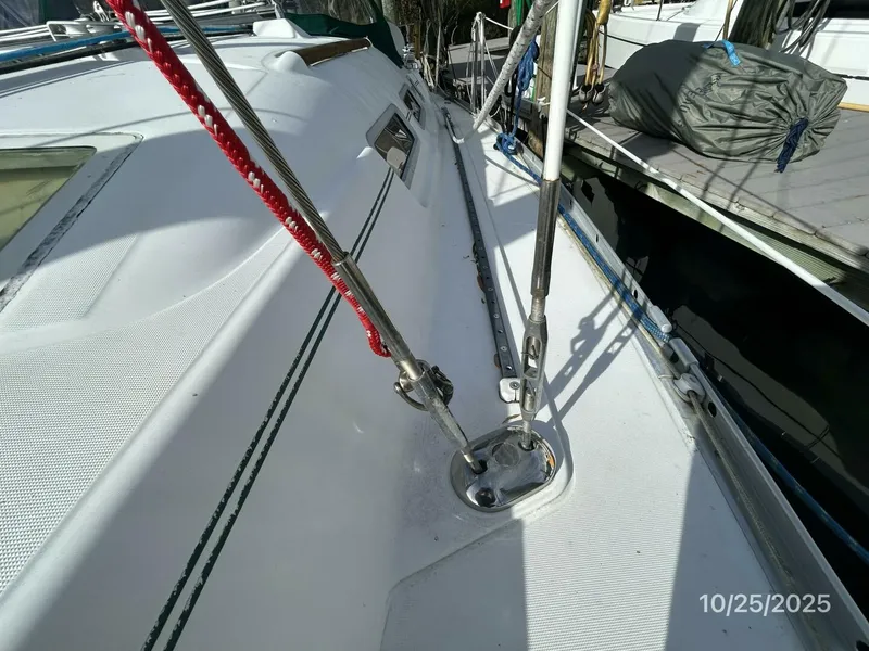 Slide: The Image of 37' Beneteau standing rigging1 - 5786414