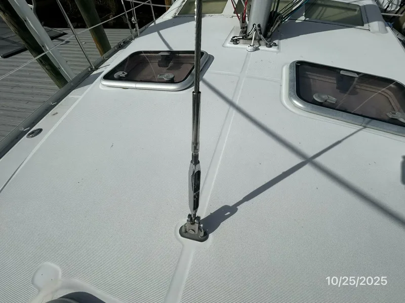 Slide: The Image of 37' Beneteau standing rigging2 - 5786413