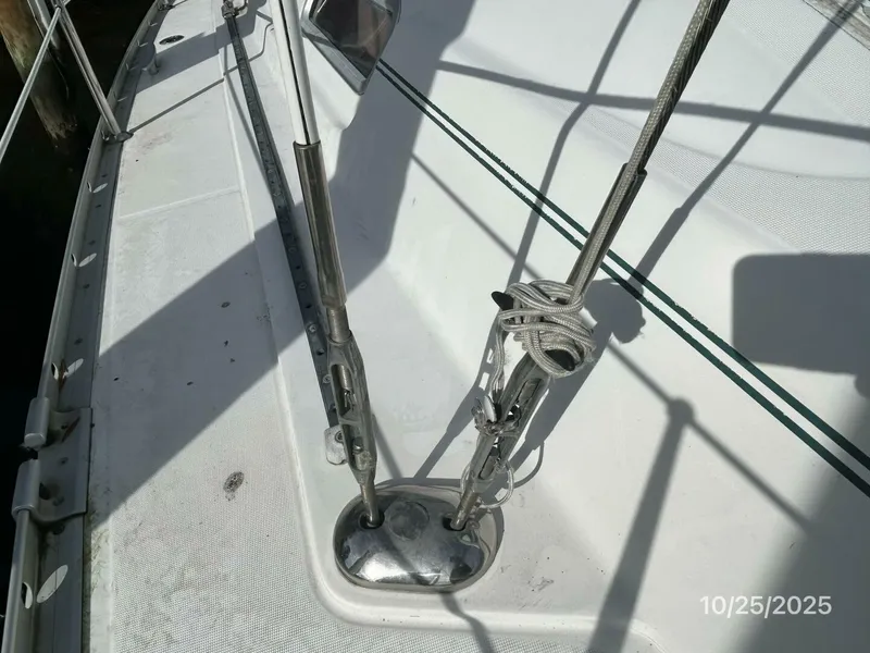 Slide: The Image of 37' Beneteau standing rigging3 - 5786412