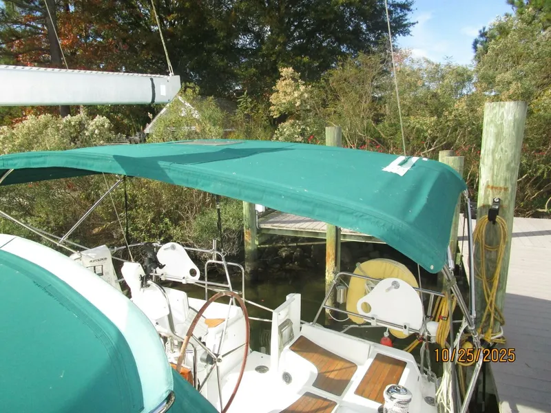 Slide: The Image of 37' Beneteau bimini1 - 5786357