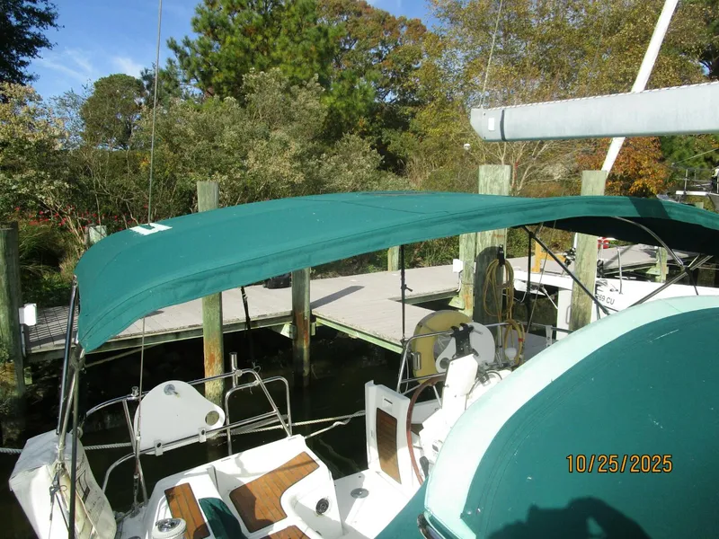 Slide: The Image of 37' Beneteau bimini2 - 5786358