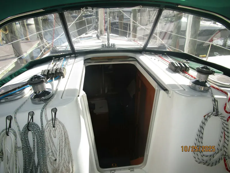 Slide: The Image of 37' Beneteau cockpit forward2 - 5786363