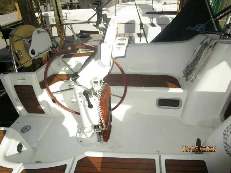 Slide: The Image of 37' Beneteau cockpit port - 5786368