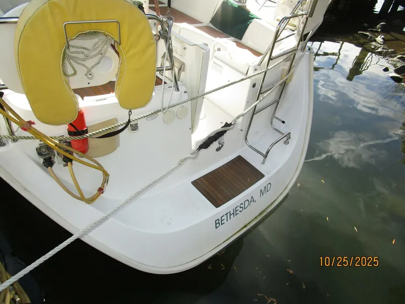 Slide: The Image of 37' Beneteau swimplatform - 5786417