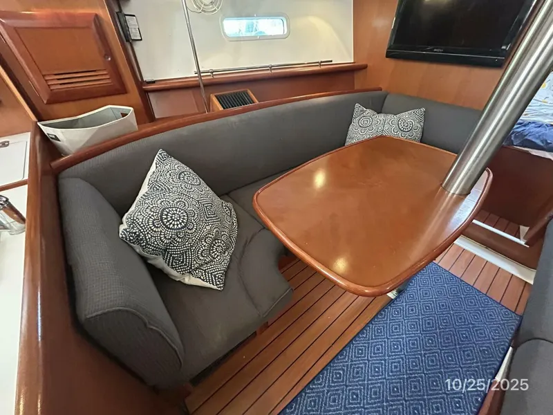 Slide: The Image of 37' Beneteau salon port seating1 - 5786406