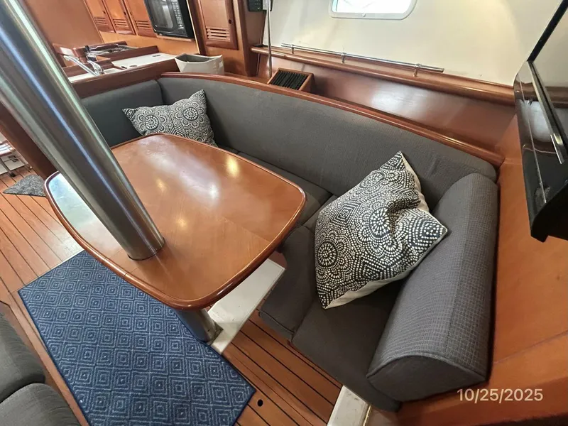 Slide: The Image of 37' Beneteau salon port seating2 - 5786407