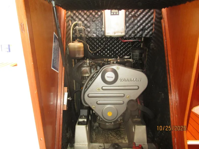 Slide: The Image of 37' Beneteau auxiliary access - 5786355