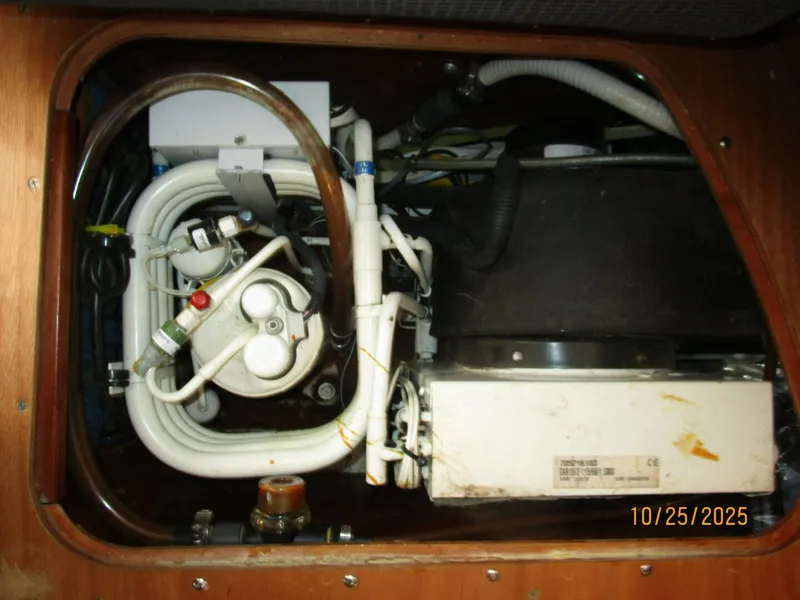 Slide: The Image of 37' Beneteau air conditioning system - 5786349