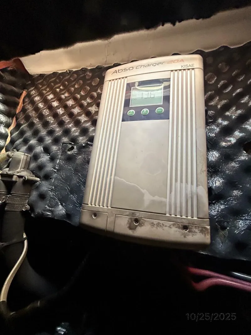 Slide: The Image of 37' Beneteau battery charger - 5786356