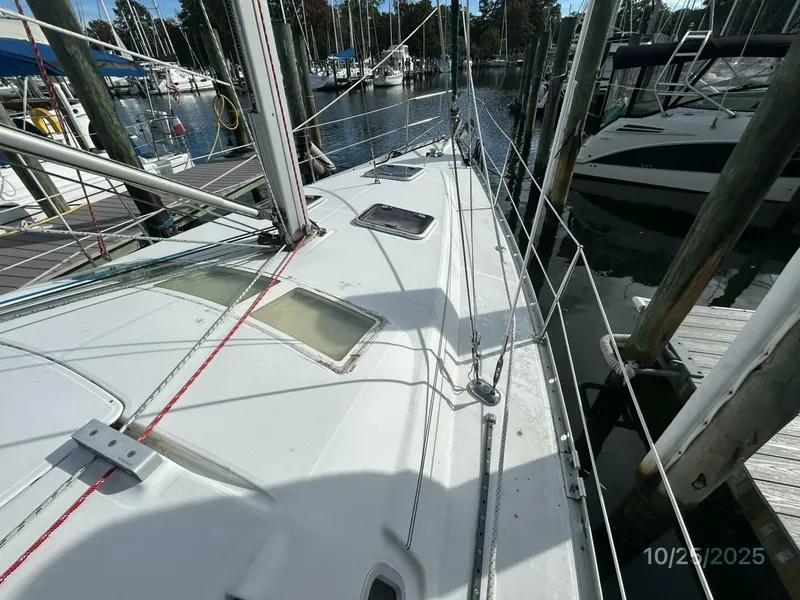 Slide: The Image of 37' Beneteau foredeck1 - 5786379