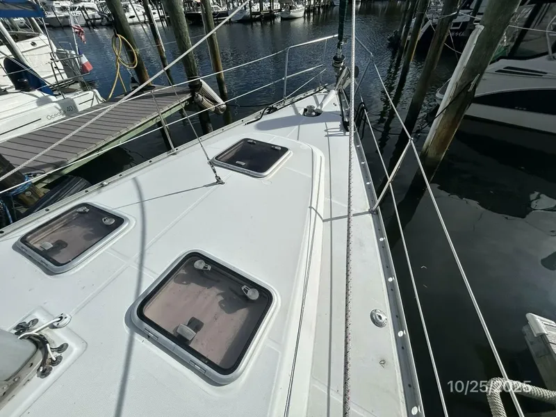 Slide: The Image of 37' Beneteau foredeck2 - 5786380
